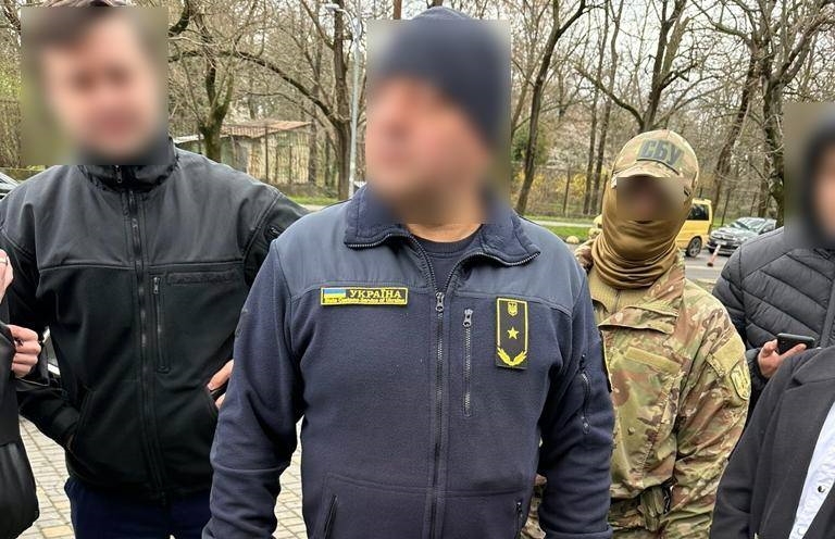 Викрили митника, що вимагав хабар за ввезення грошей в Україну (фото) «фото»