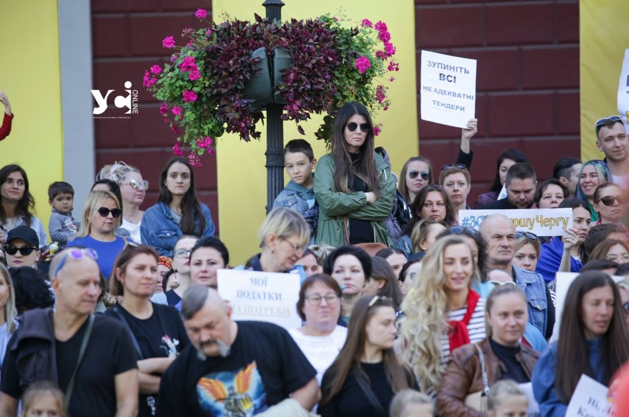 В Одесі скасували скандальний тендер на ремонт лавок у парку за 350 тисяч «фото»