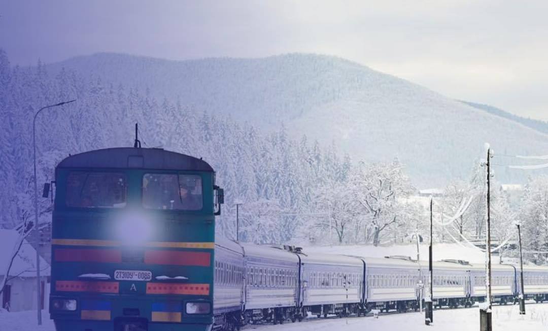 Поїзди, які виїхали з Одеси, затримуються через негоду «фото»