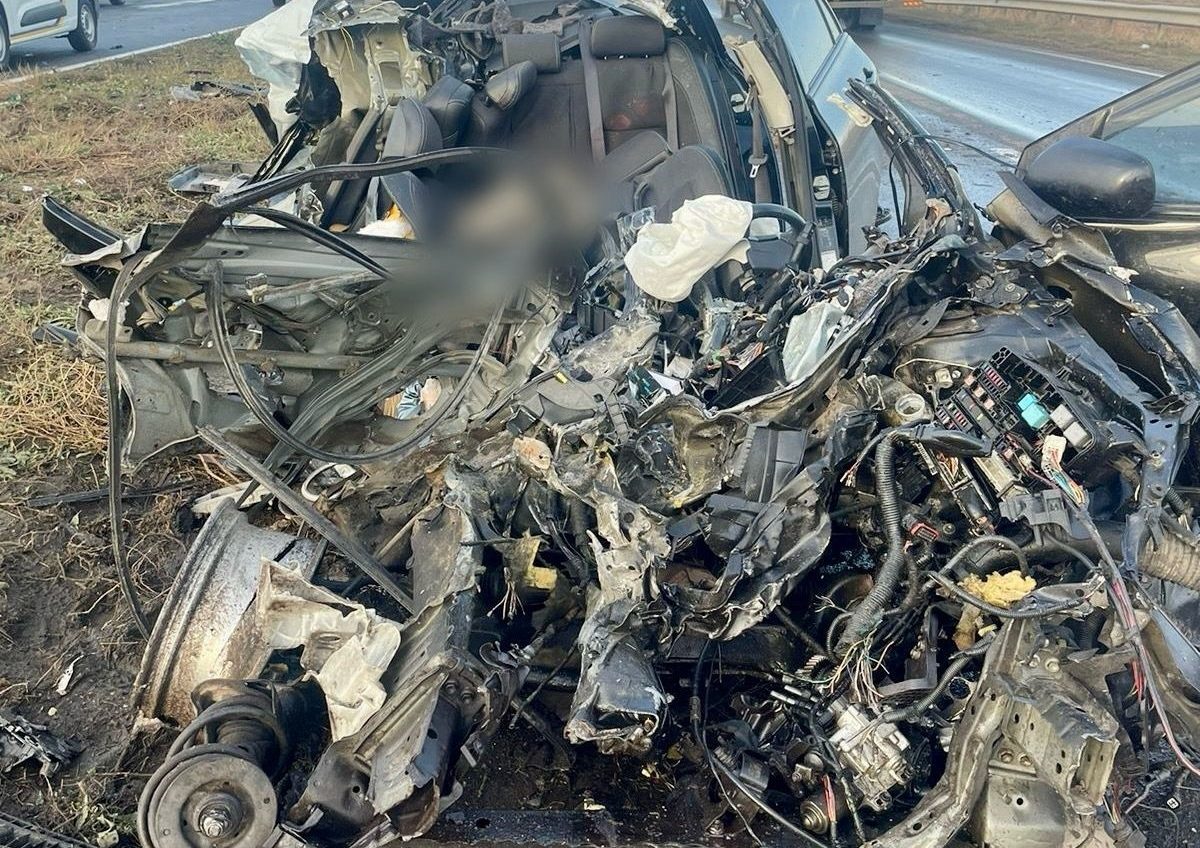 Смертельна ДТП на Одещині: легковик влетів у вантажівку (фото) «фото»