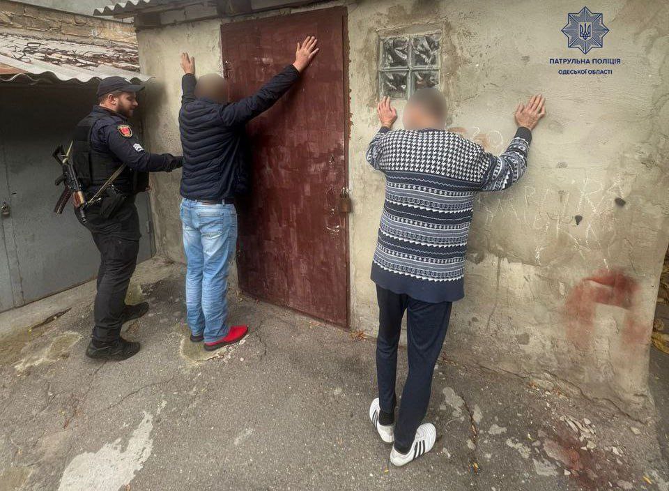 В Одесі на Молдаванці крадіїв-домушників затримали на гарячому (фото) «фото»