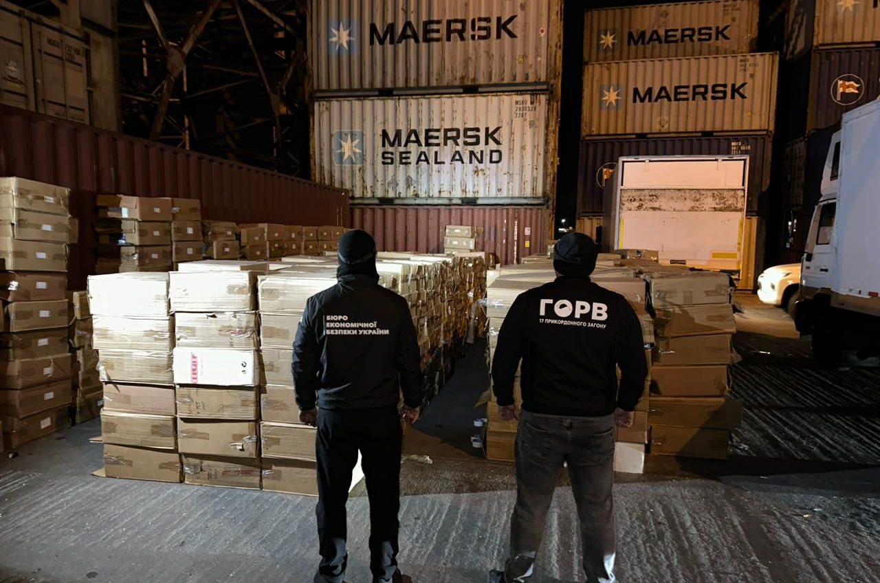 В Одеській області перекрили канал контрабанди цигарок з Пакистану (фото) «фото»