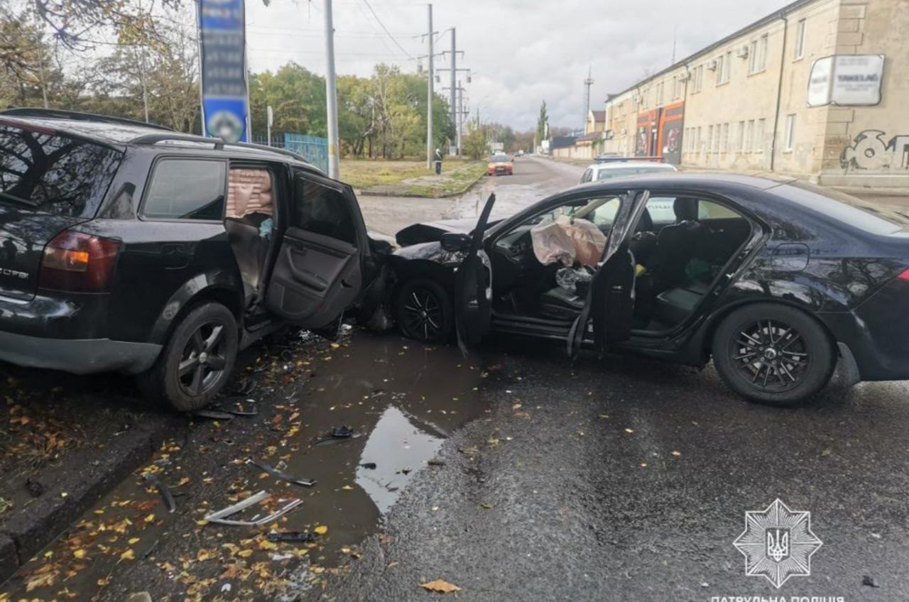 В Одесі сталася ДТП: два водія та неповнолітня пасажирка потрапили до лікарні (фото) «фото»