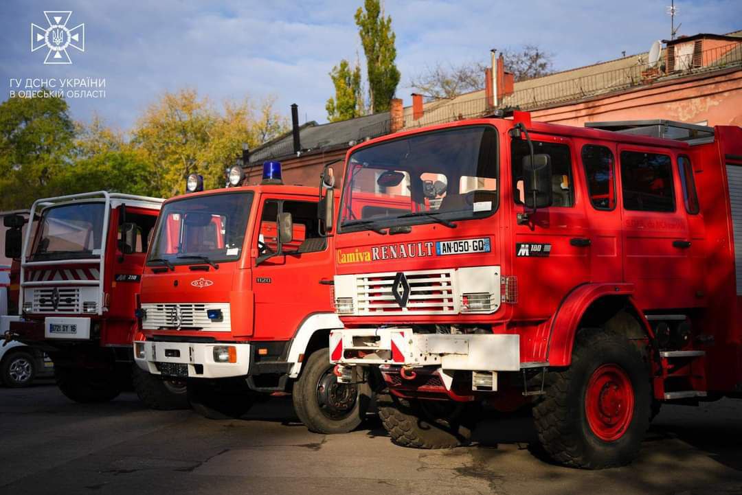 Рятувальники Одещини отримали нові автоцистерни від благодійного фонду з США (фото) «фото»