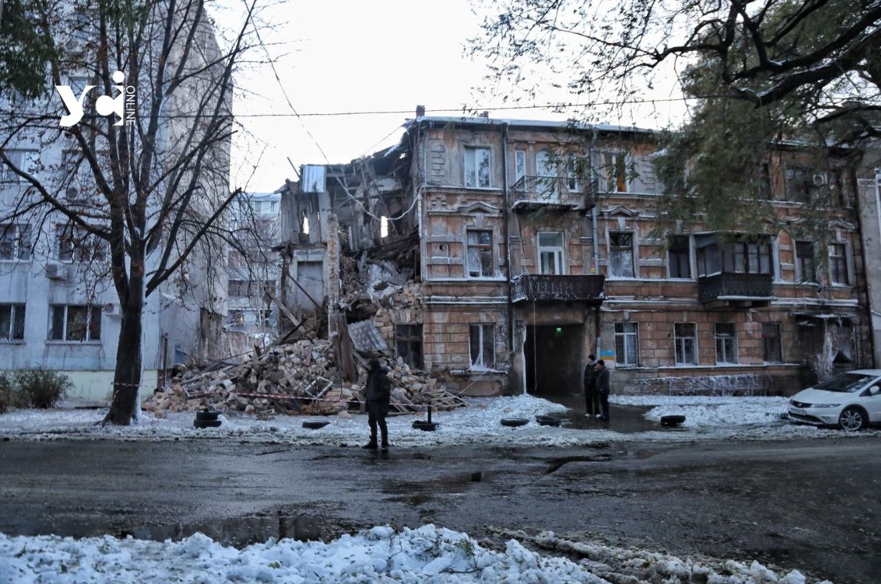 В зруйнованому будинку на Базарній, 93 мешкає п’ять сімей: влада шукає розв’язання проблеми їх переселення «фото»