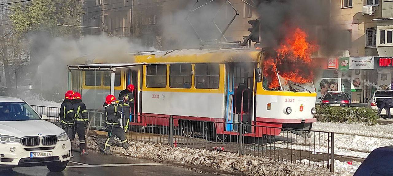 В Одесі спалахнув трамвай 17 маршруту (відео, ОНОВЛЕНО) «фото»