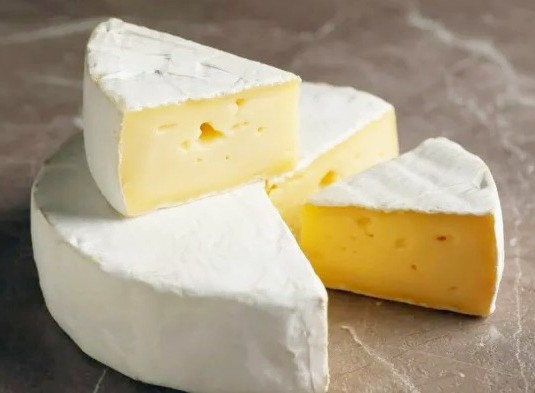 Спростування: в Україну не завозили французький сир зі стафілококом — УСІ  Online