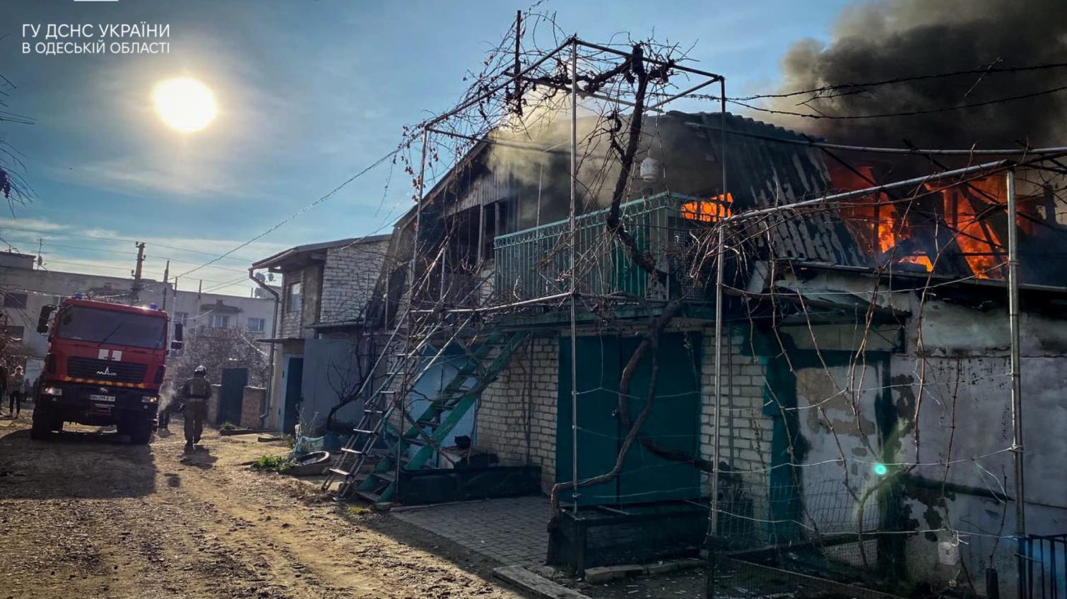 Під Одесою спалахнув будинок: розповсюдження вогню вдалось зупинити (фото) «фото»