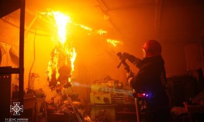 Вранці в Одесі гасили масштабну пожежу на заводі (фото, відео) «фото»