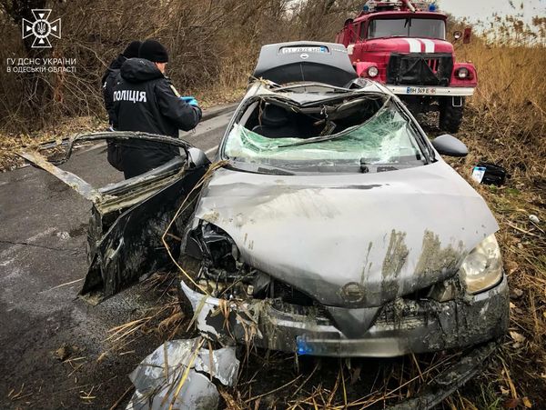 На Одещині рятувальники дістали з каналу автівку з двома загиблими (фото) «фото»