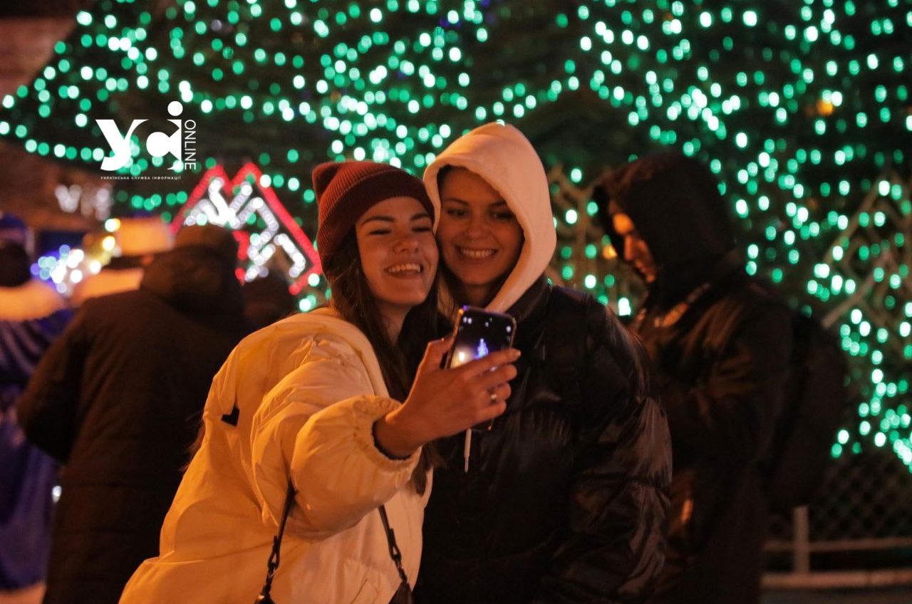 Свято наближається: як в Одесі новорічну ялинку «запалювали» (фото) «фото»