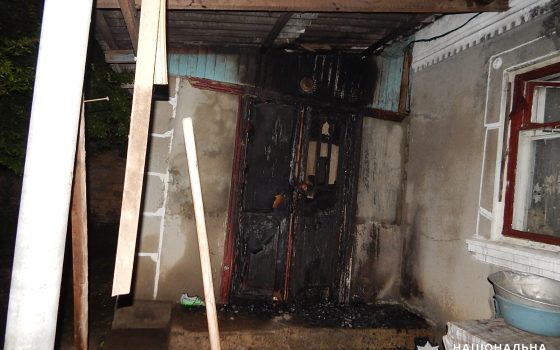 Поскладав взуття та підпалив його: під Одесою чоловік влаштував пожежу у будинку односельця (фото) «фото»