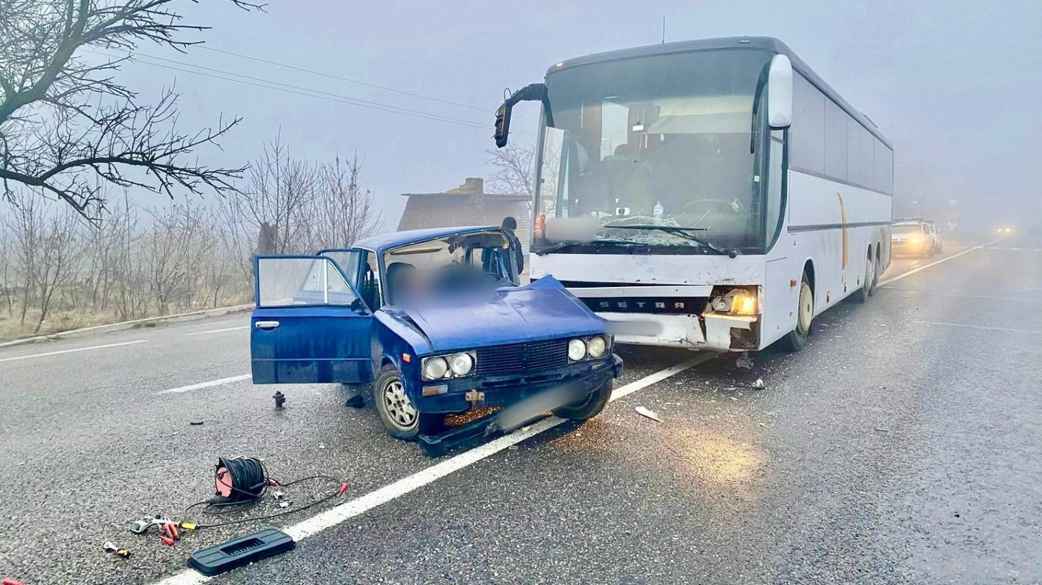 На трасі Одеса – Рені автобус зіткнувся з легковиком, одна людина загинула (фото) «фото»