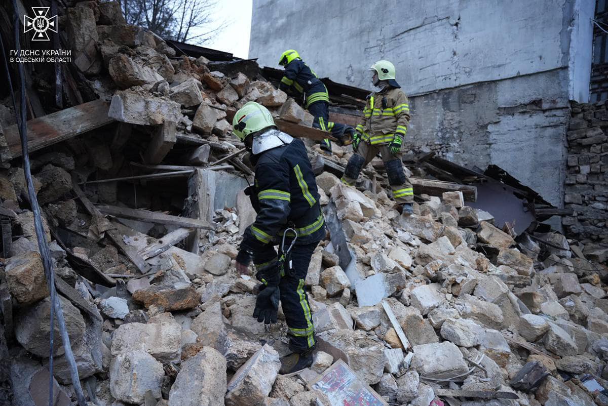 Багатостраждальний будинок у центрі Одеси продовжує руйнуватися: подробиці (фото) «фото»