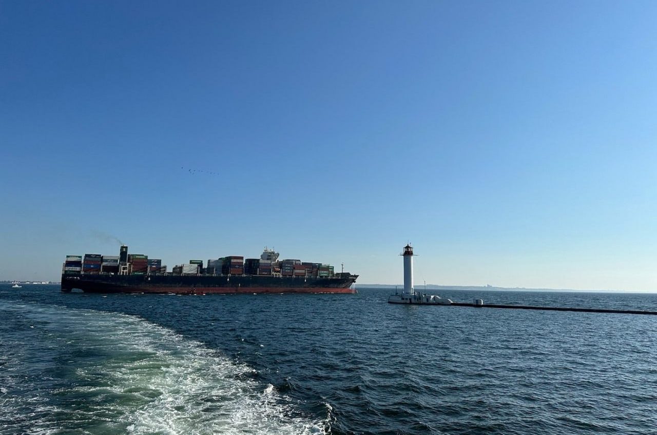 Власник судна, з якого розлилось паливо в порту на Одещині, заплатив штраф «фото»