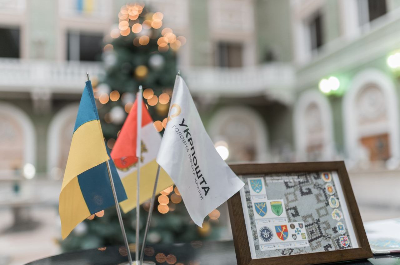 В Одесі Укрпошта запустила символічні марки на честь військових (фото) «фото»