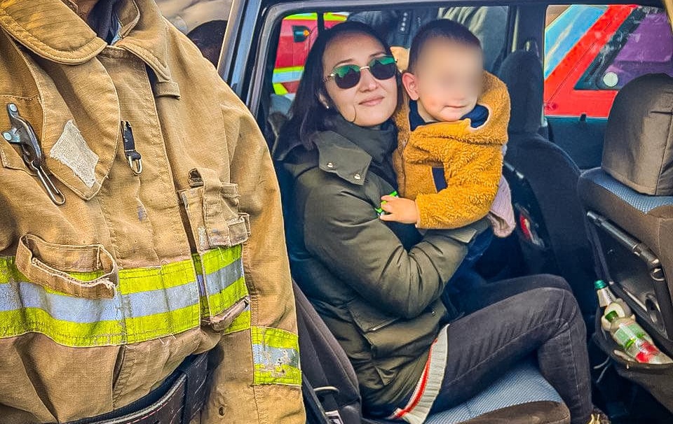 На Одещині 2-річний хлопчик зачинився в автівці: визволяли рятувальники «фото»