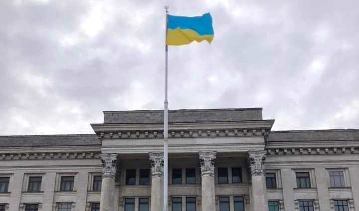 В Одесі на Куликовому полі на флагштоці оновили прапор України (фото) «фото»
