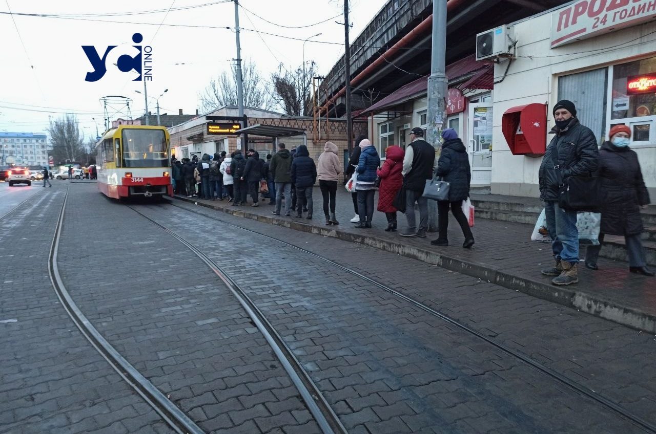 Через негоду в Одесі доведеться довше чекати транспорту «фото»