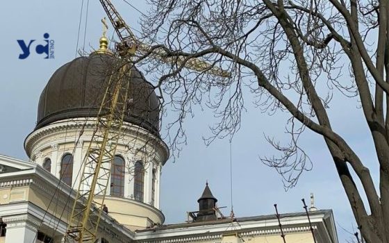 У пошкодженому ракетою Преображенському соборі Одеси йдуть інтенсивні ремонтні роботи (відео) «фото»
