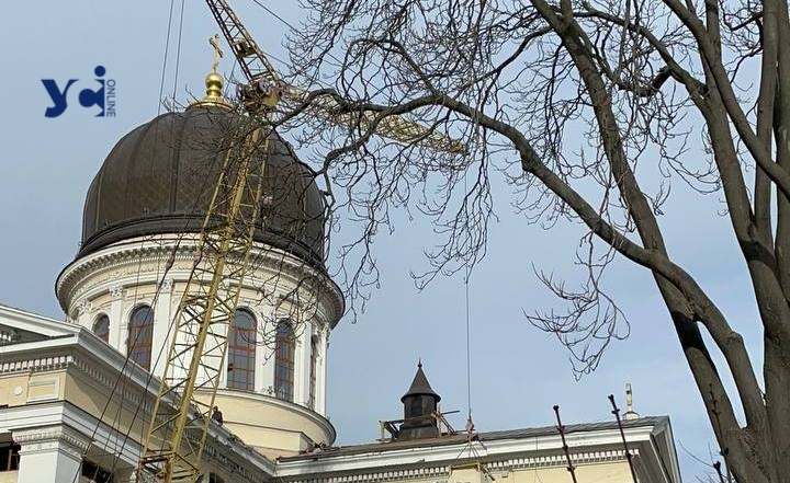 У пошкодженому ракетою Преображенському соборі Одеси йдуть інтенсивні ремонтні роботи (відео) «фото»