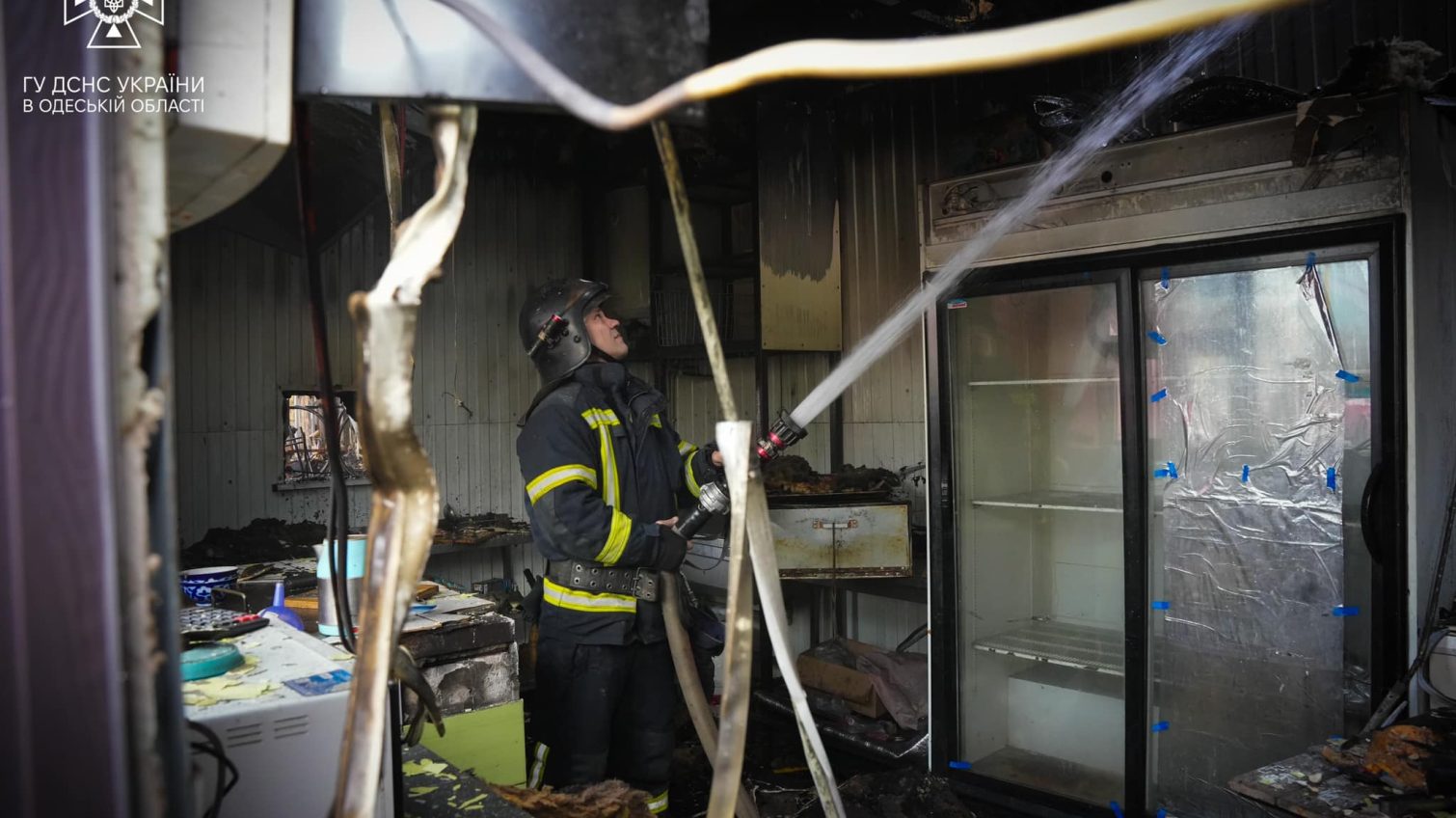 Під Одесою пожежа суттєво пошкодила торгівельні павільйони (фото) «фото»