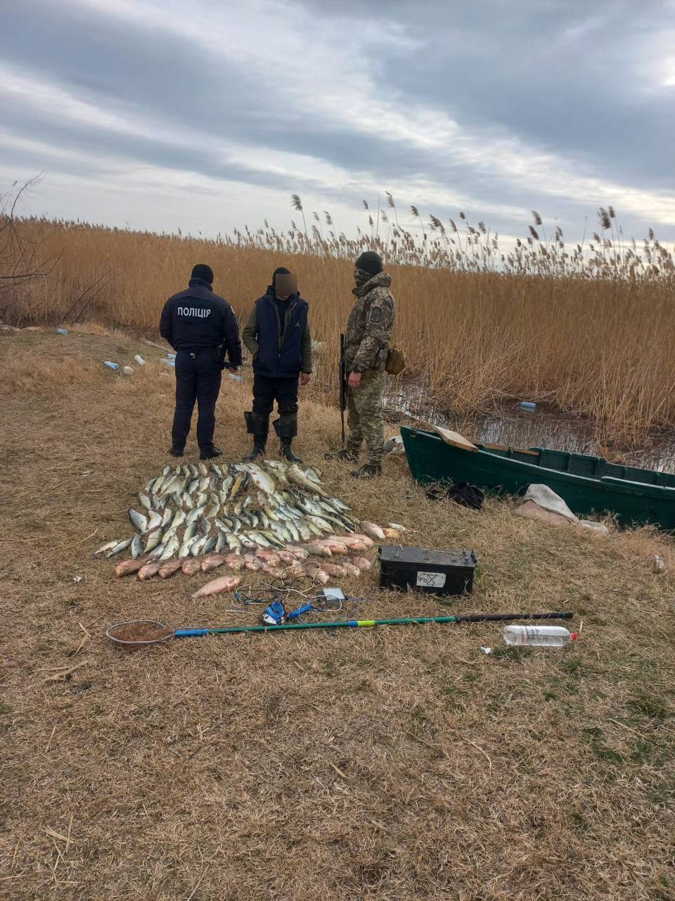 Використали електровудку: рибінспектори затримали браконьєрів що ...