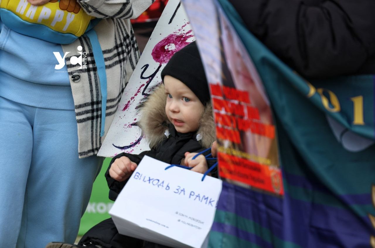«Невідомість вбиває»: в Одесі провели акцію у підтримку військовополонених (фото) «фото»