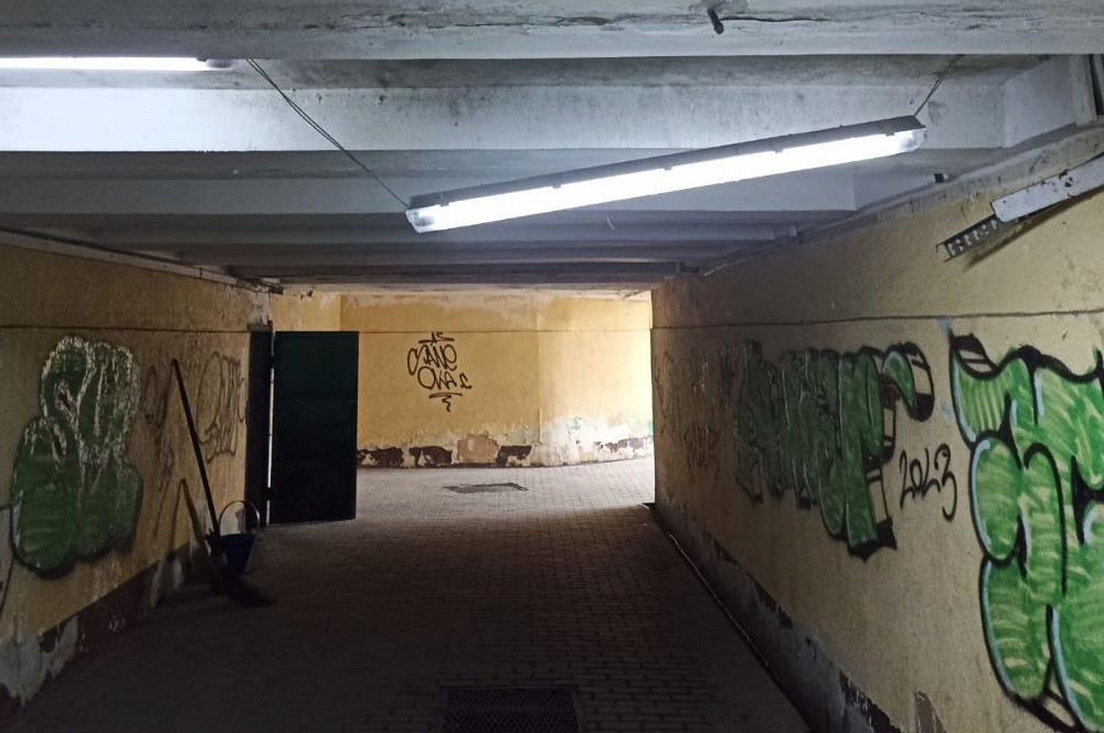 В Одесі вандали побили лампи у підземному переході (фото) «фото»