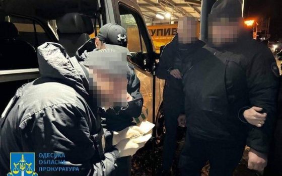 В Одесі за корупцію судитимуть інспектора Укртрансбезпеки, який заробляв на перевізниках «фото»