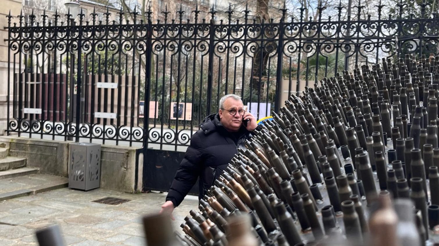 Одеський скульптор у Парижі нагадав про війну в Україні (фото) «фото»