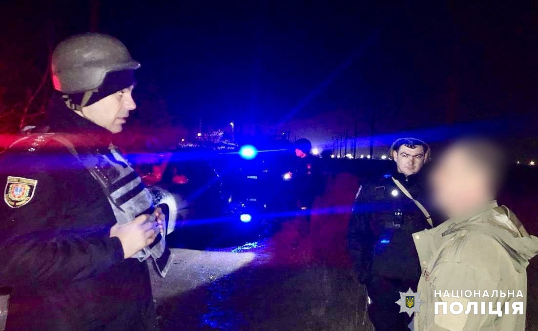 На Одещині в автівці п’яного водія знайшли гранату, а під час обшуків вдома – цілий склад зброї та вибухівки (фото) «фото»