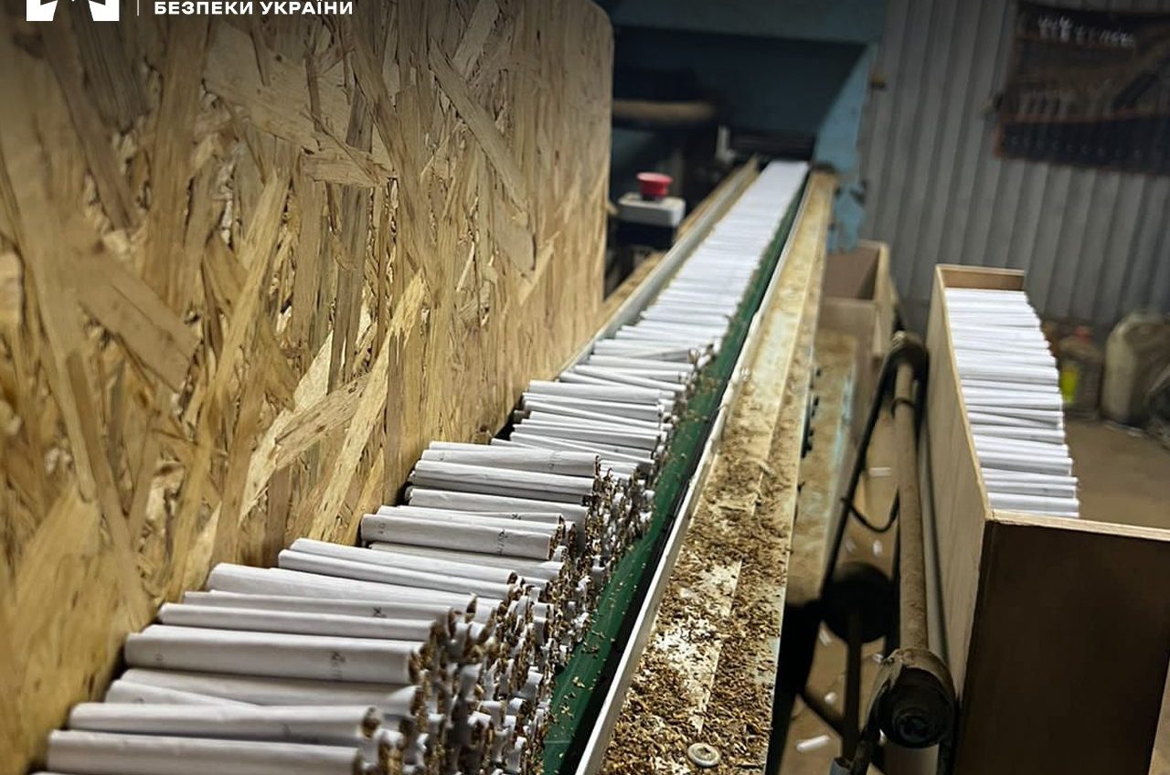 На Одещині викрили цех, що виготовляв підробні цигарки у промислових  масштабах (фото) — УСІ Online