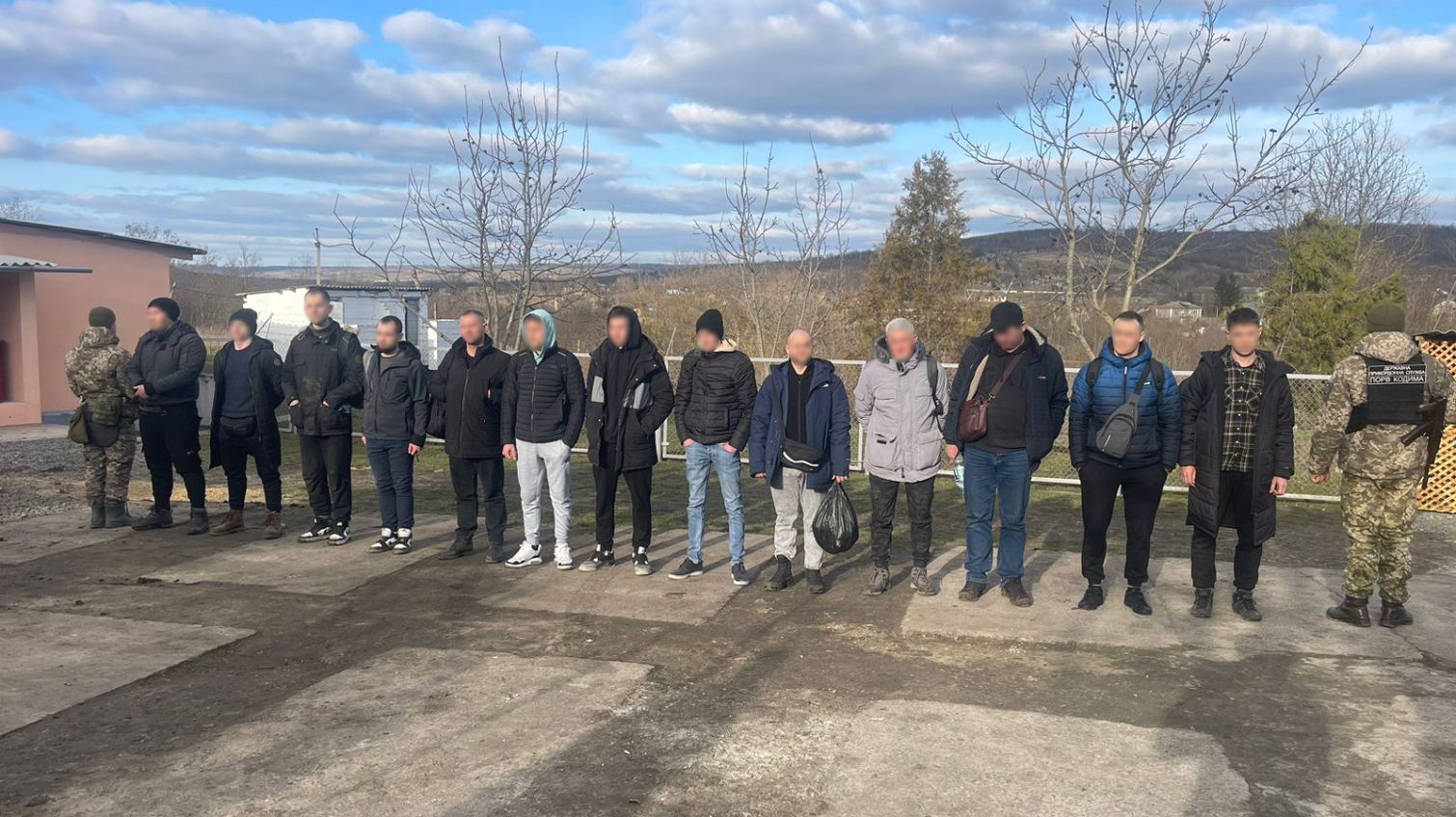 На Одещині біля кордону затримали три групи «мандрівників»: 13 чоловіків намагалися незаконно потрапити до Молдови «фото»