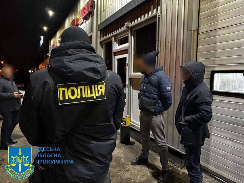 В Одесі держвиконавець зі спільником за 35 тисяч доларів обіцяли працевлаштування до прокуратури (фото) «фото»