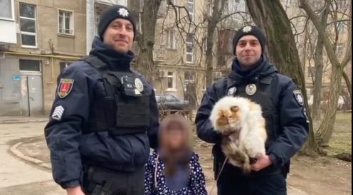 В Одесі маленька дівчинка викликала поліцію, щоб врятувати свою кішку-втікачку – історія порятунку (відео) «фото»