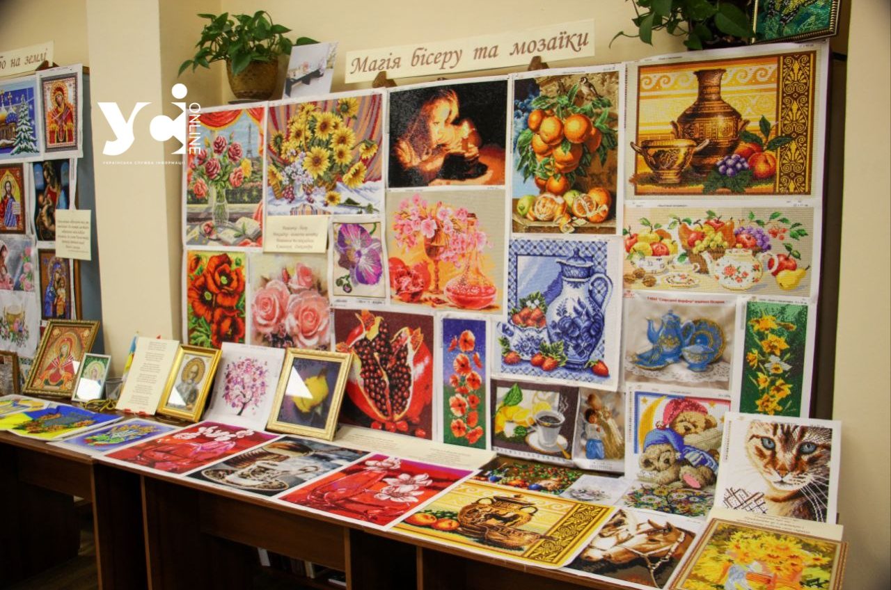 Магія бісеру та мозаїки: в Одесі відкрилася виставка картин та ікон з мозаїки та бісеру (фото) «фото»