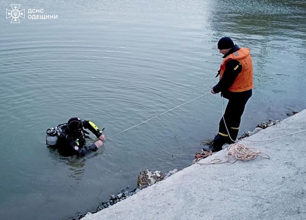 В Ізмаїлі знайшли в річці автомобіль з загиблим водієм (фото) «фото»
