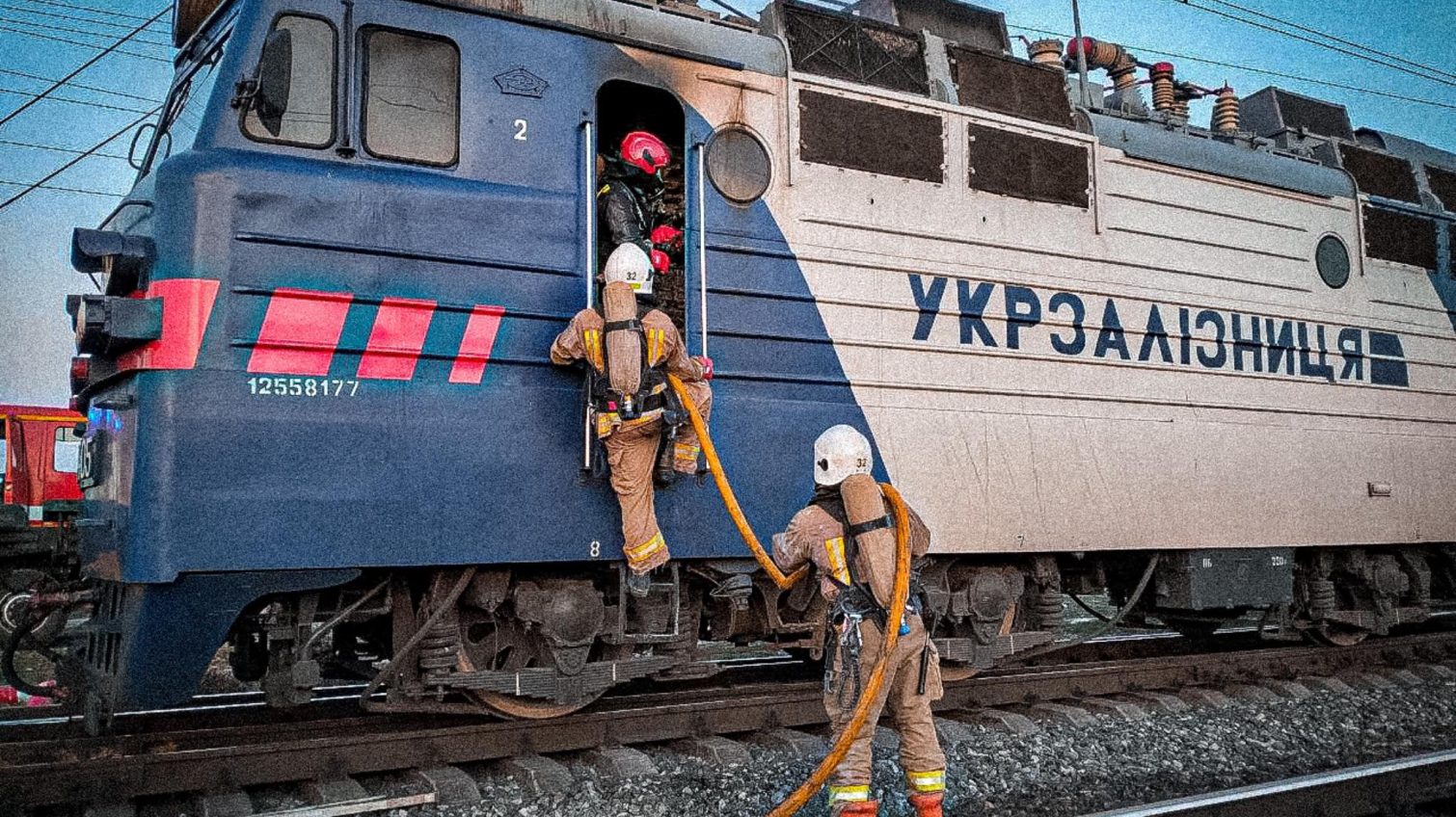 На Одещині майже три години гасили пожежу в електровозі вантажного потягу (фото) «фото»