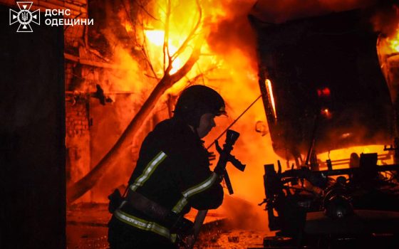 В Одесі в масштабній пожежі згоріли авто на СТО (фото) «фото»