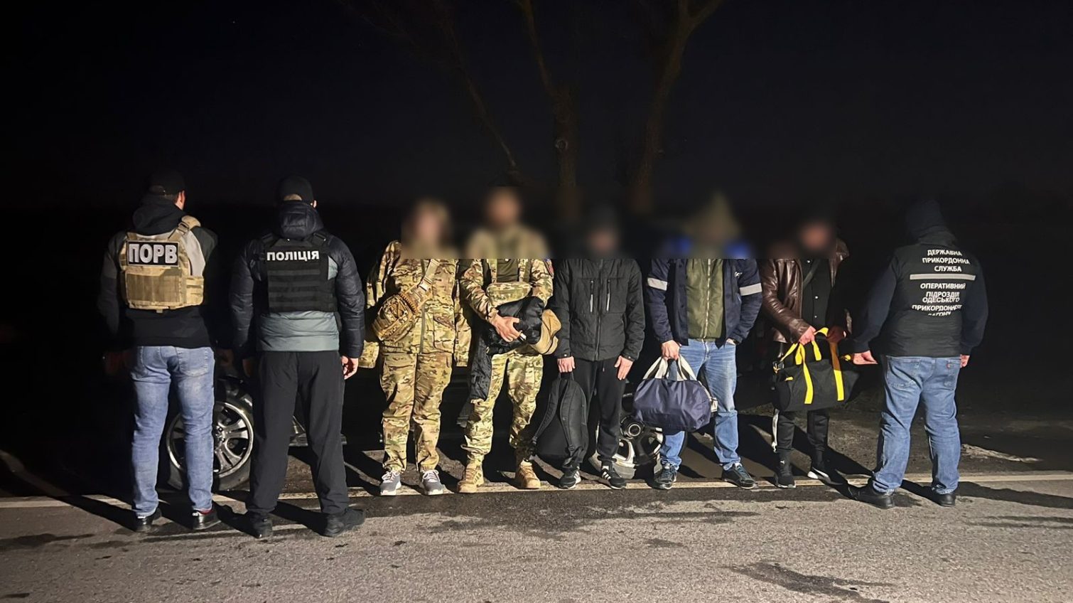На Одещині затримали втікачів за кордон та їхніх переправників, які маскувалися під військових «фото»