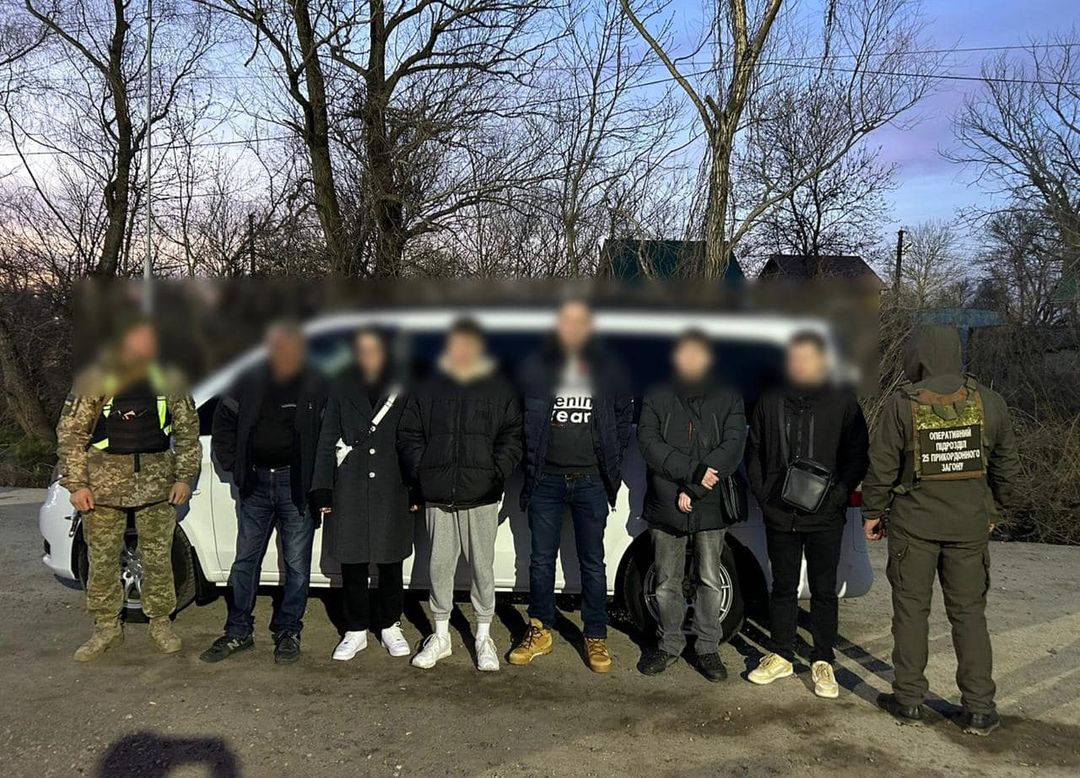 Прикордонники Одещини припинили нелегальне перевезення «пасажирів» бусом до Молдови «фото»