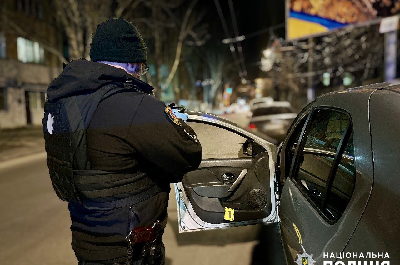 В Одесі поліцейські затримали таксиста, який стріляв з пістолета через конфлікт з пасажирами (фото, відео) «фото»