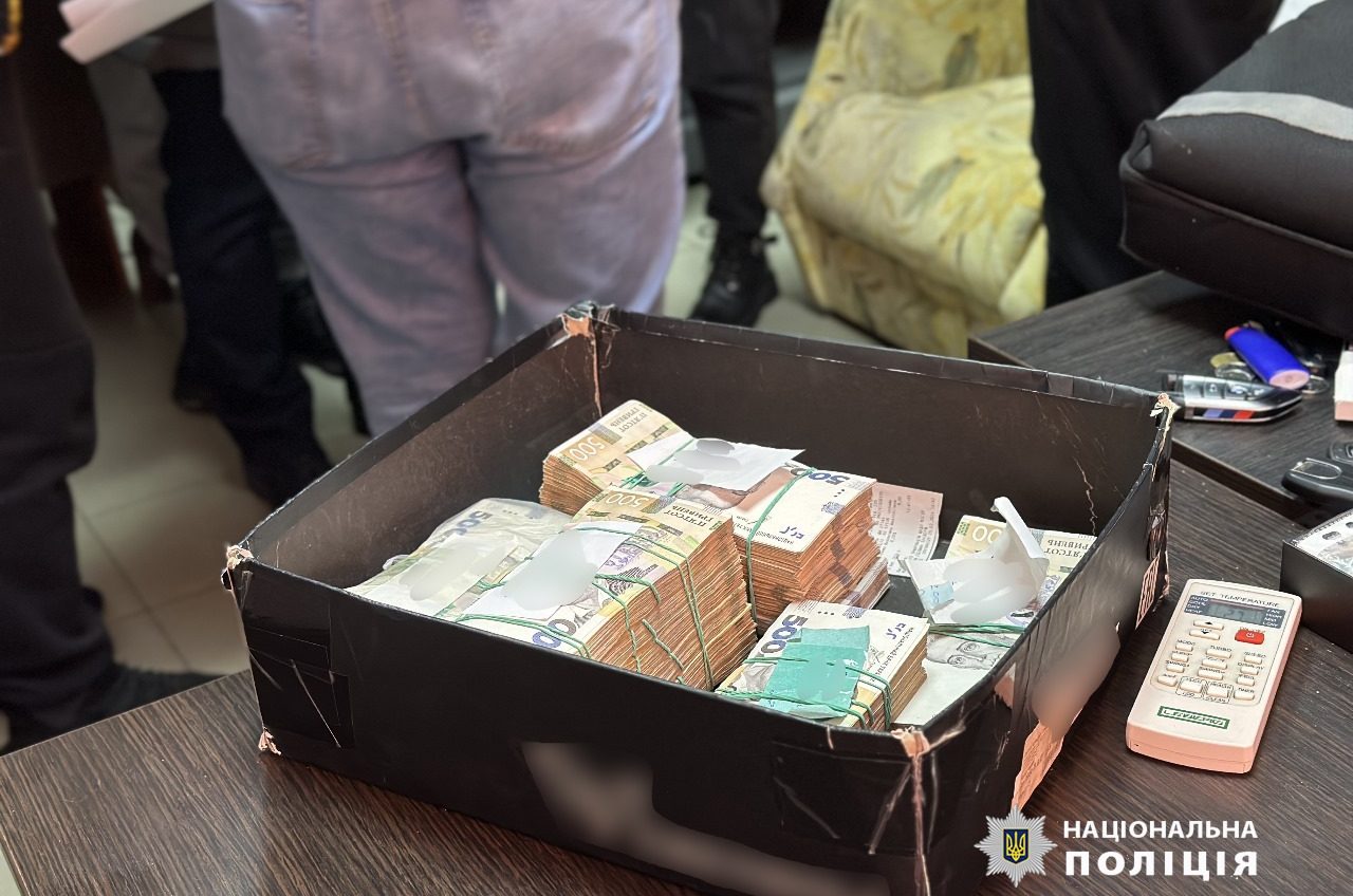 Вступ до громадської організації і гроші або звільнення: в Одесі затримали помічника директора фірми на хабарі від працівника (фото, відео) «фото»