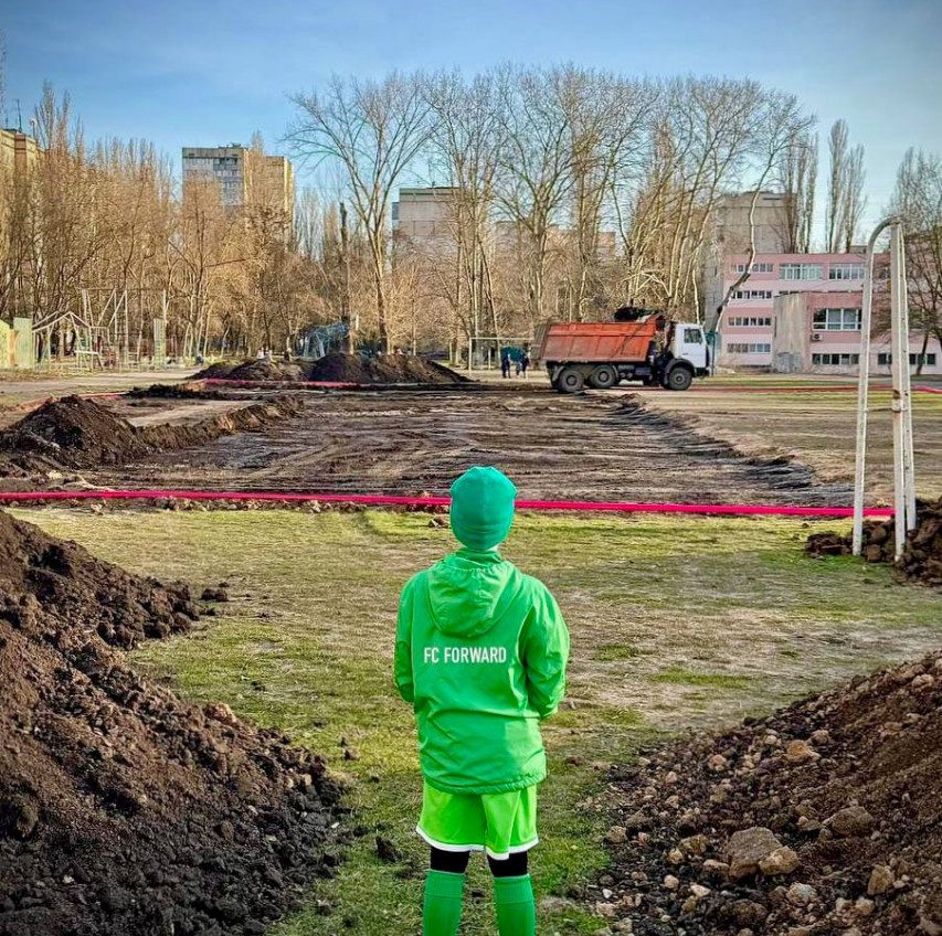 В Одесі попри важку війну проводять реконструкцію шкільного футбольного стадіону (фото) «фото»