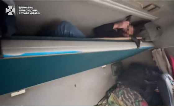 Закопалися у білизну: на Одещині виявили двох ухилянтів (відео) «фото»