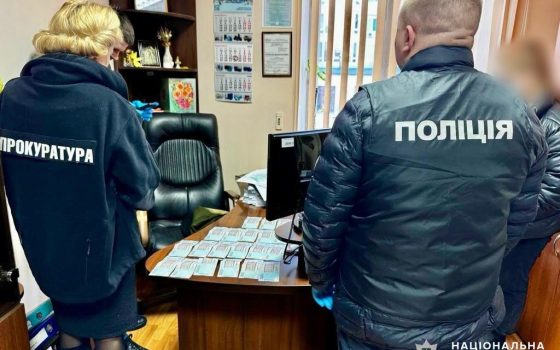 В Одесі на хабарі за видачу сертифіката підприємцю затримали держслужбовицю (фото) «фото»