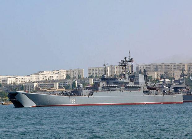 Захисники уразили два великі десантні кораблі ворога та низку об’єктів у Севастополі «фото»