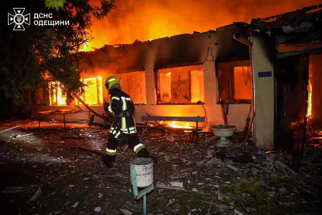 Вночі росія атакувала Одещину дронами: є влучання, спалахнула пожежа (фото, відео) «фото»