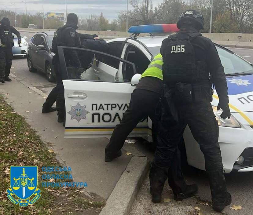 В Одесі за хабар судитимуть патрульних поліцейських (фото) «фото»